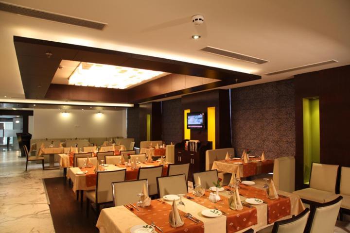 Treehouse Queens Pearl Ґурґаон Екстер'єр фото
