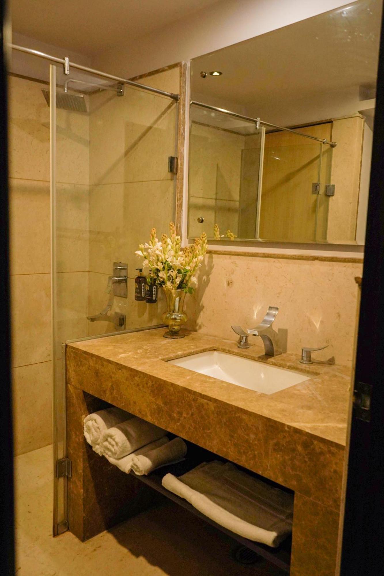 Treehouse Queens Pearl Ґурґаон Екстер'єр фото