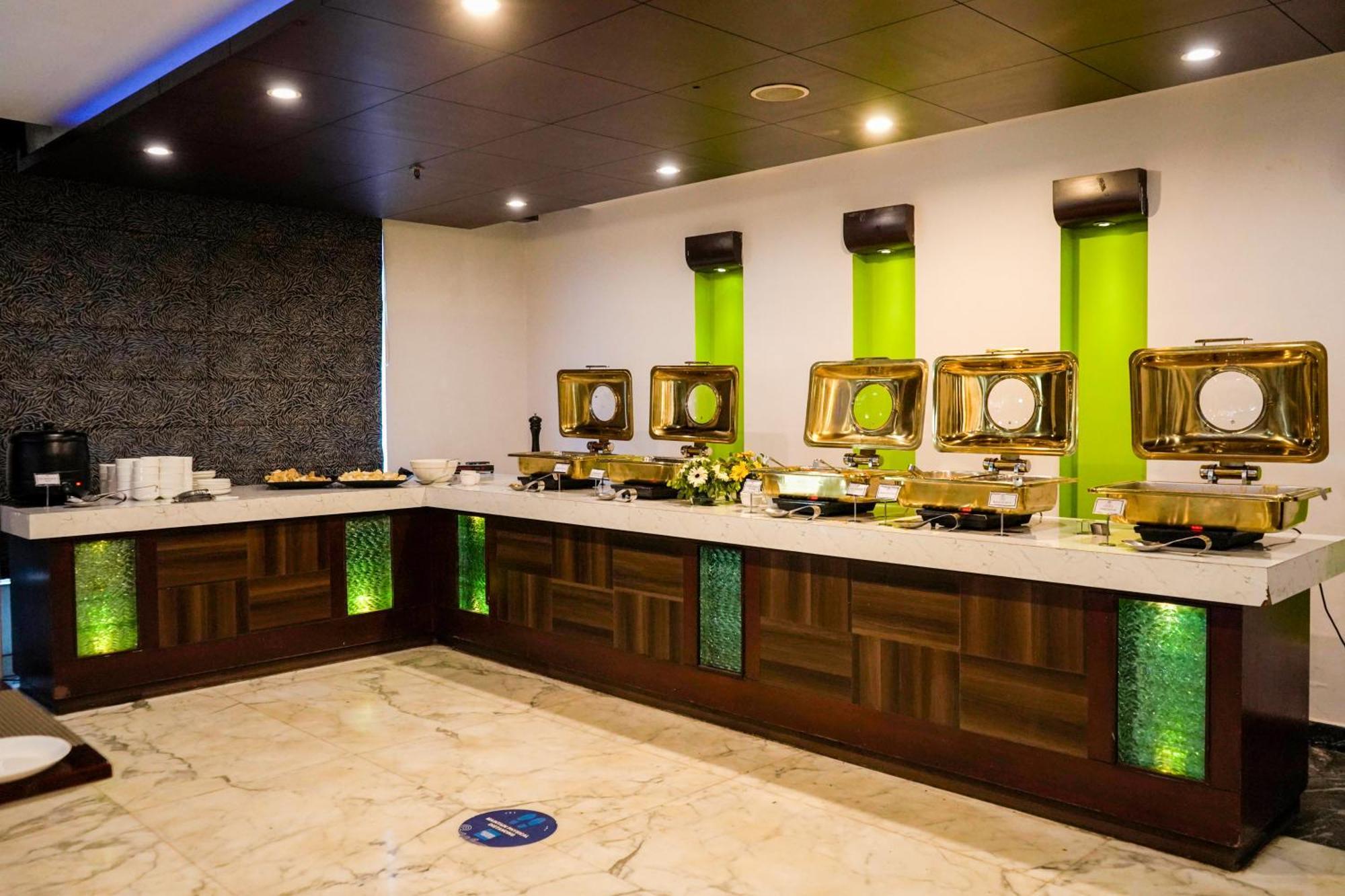 Treehouse Queens Pearl Ґурґаон Екстер'єр фото