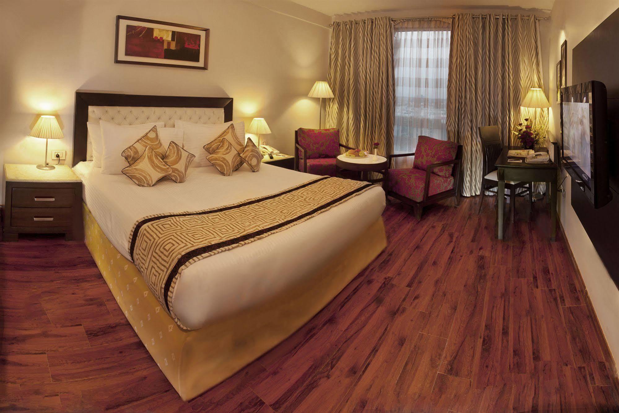 Treehouse Queens Pearl Ґурґаон Екстер'єр фото